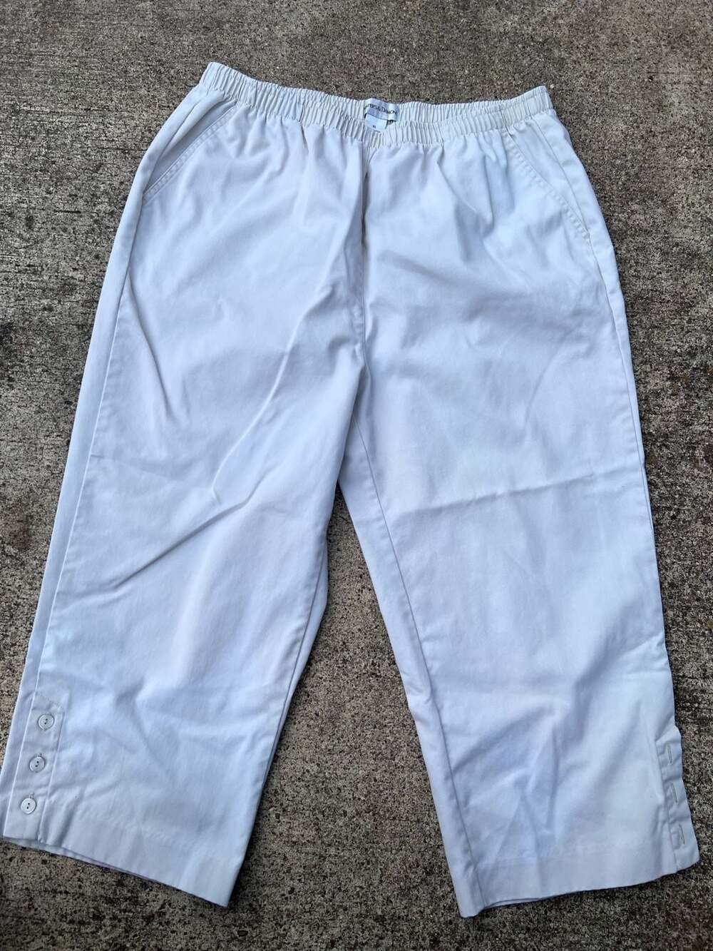 Draper's & Damon's Capri Pants Size XL White Button Hem